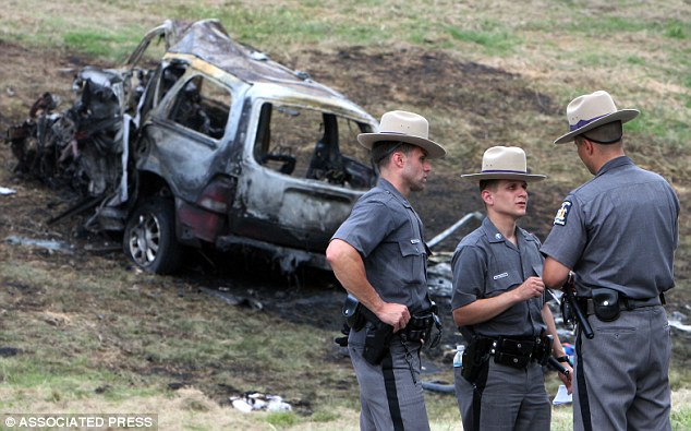 article-2016089-0CFC327B00000578-406_634x395